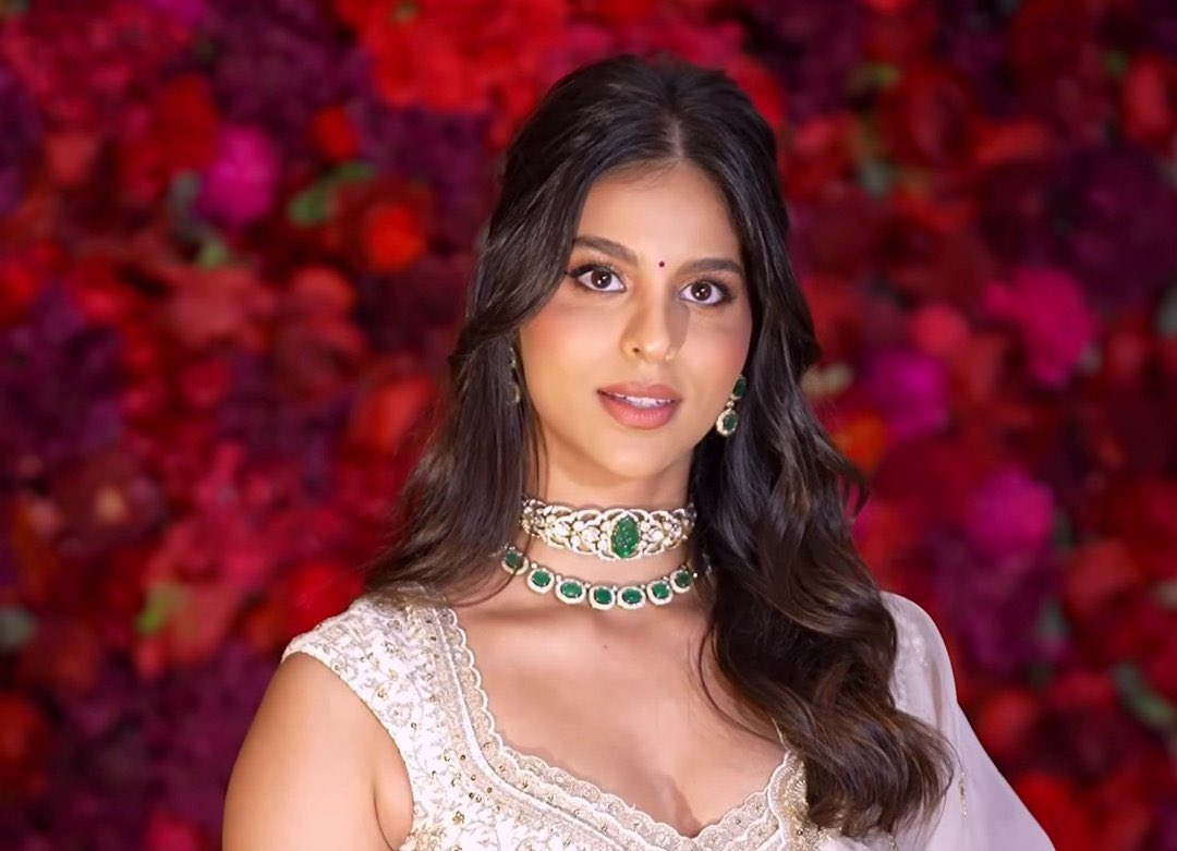Suhana Khan-Inspired Green Polki Necklace Set – Choker, Necklace & Earrings - Libasaa.com