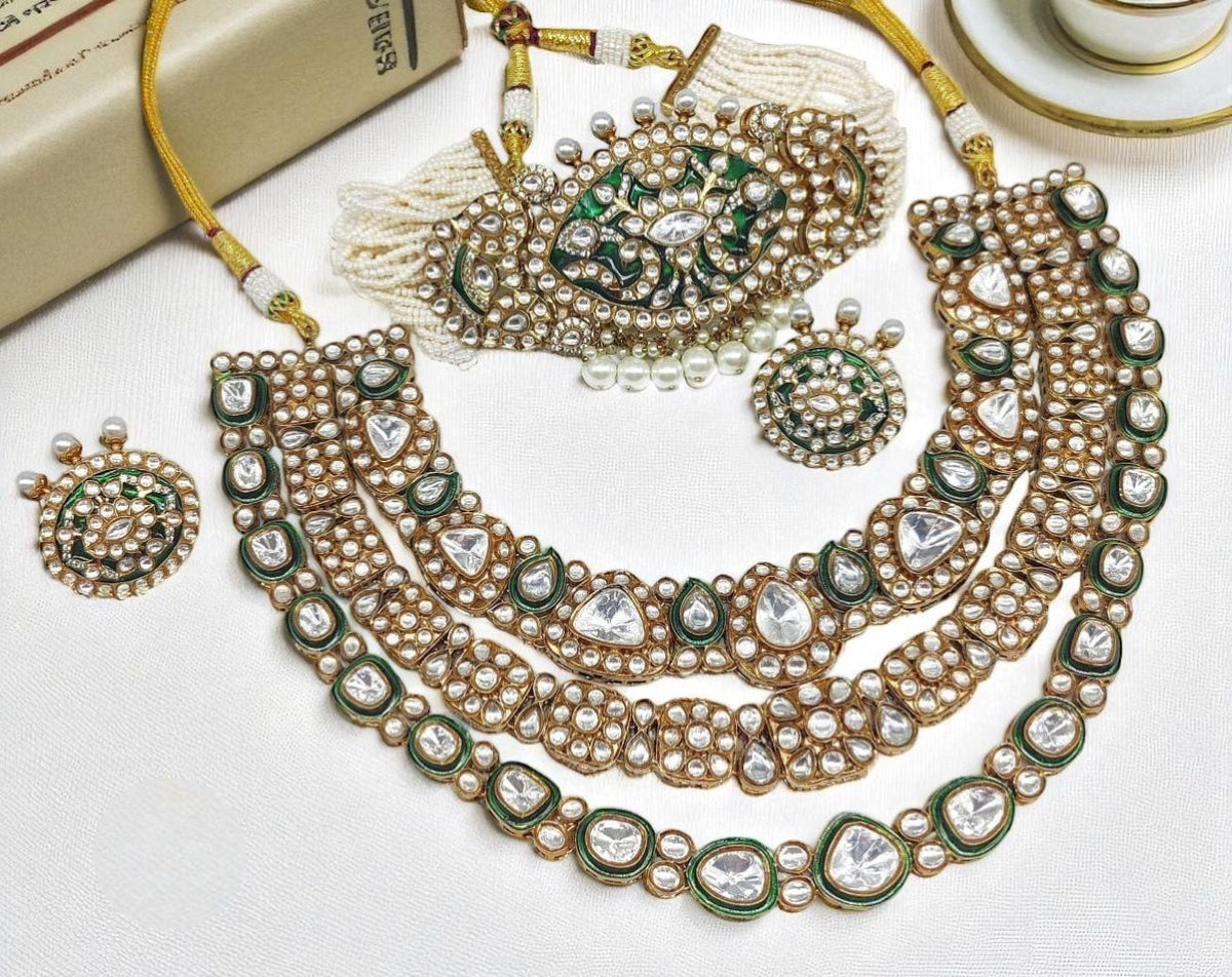 Kareena Kapoor Dazzles in Heritage Kundan Choker Set with Earrings - Libasaa.com