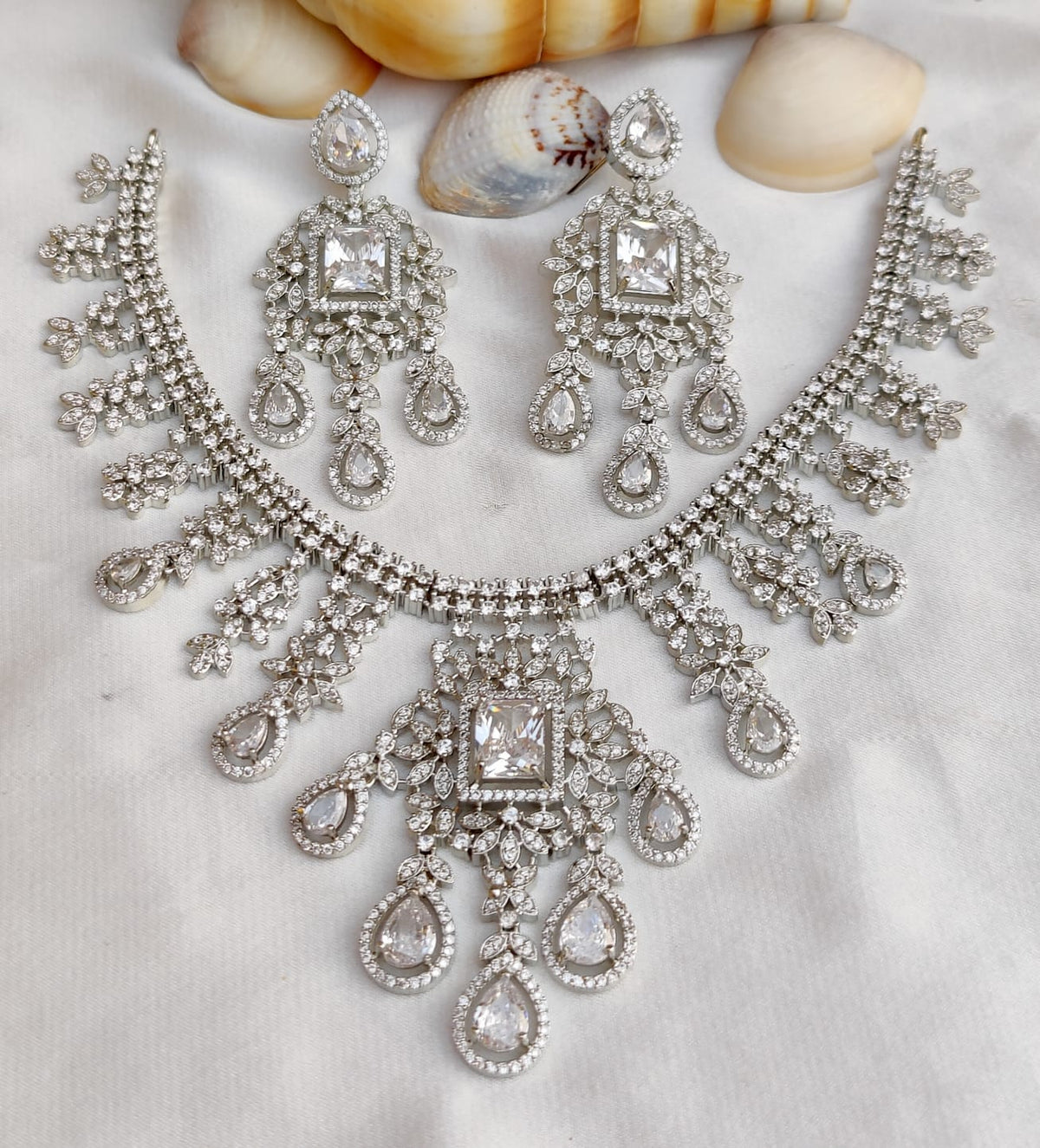 Royal Kundan Style Choker Set Polki & Emerald with Multicolor Drops - Libasaa.com