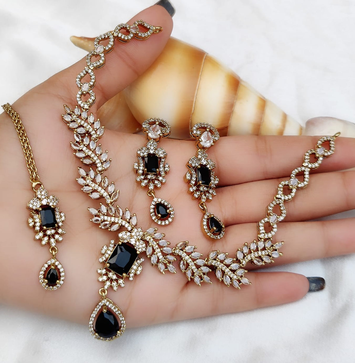 Elegant Black Stone Necklace Set with Earrings & Maang Tikka | Gold-Plated Bridal & Party Wear Jewelry - Libasaa.com