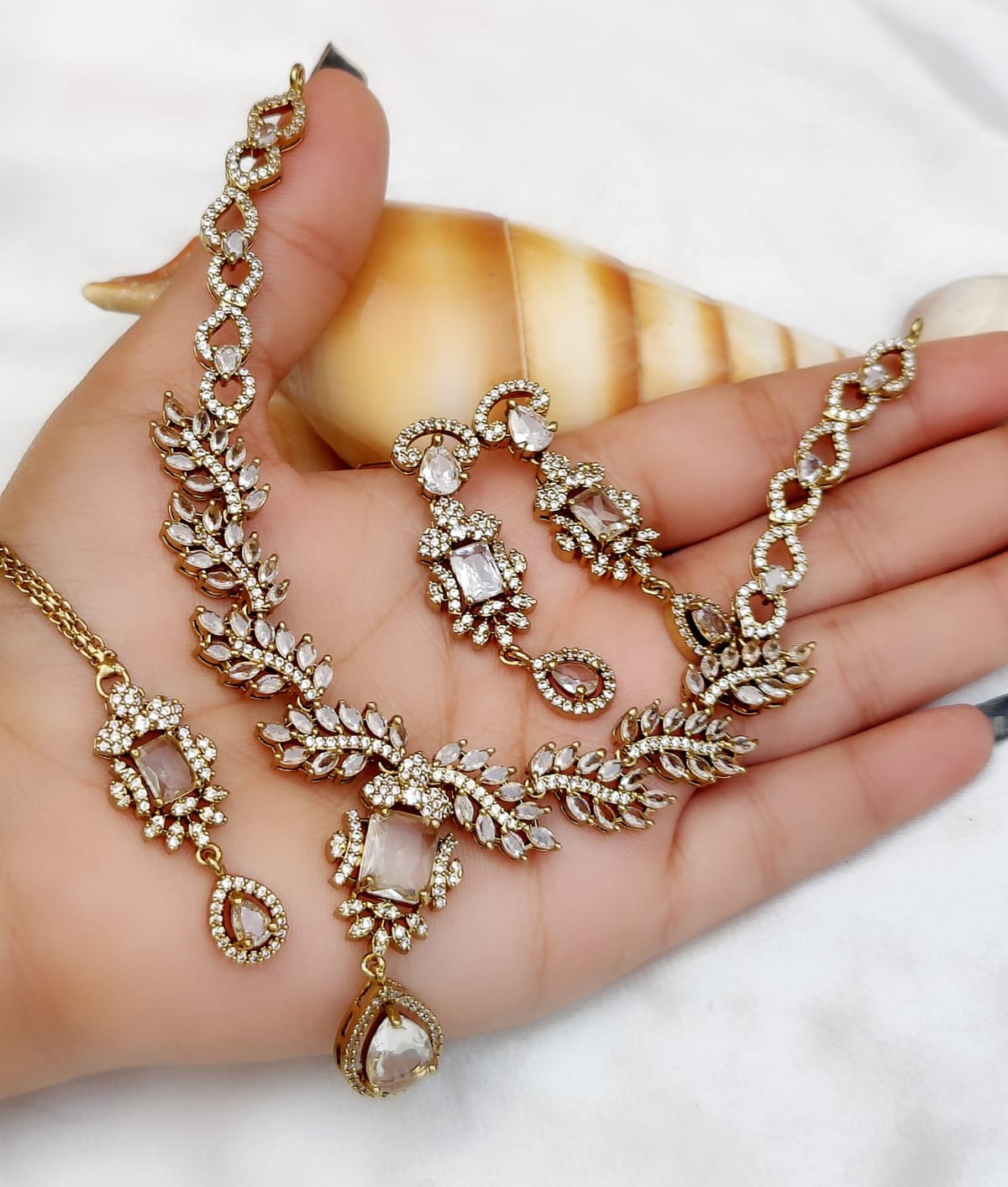 Elegant Black Stone Necklace Set with Earrings & Maang Tikka | Gold-Plated Bridal & Party Wear Jewelry - Libasaa.com