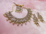 kundan pearl necklace earrings tikka, kundan necklace set, kundan jewelry set, uncut kundan choker, pachi kundan set punjabi jewelry - Libasaa.com