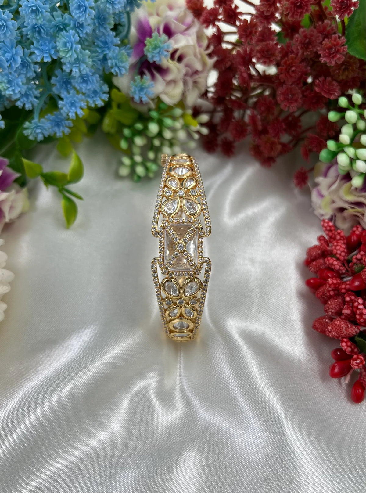 Gleamora Moissanite Kundan Bracelet (Openable) – Royal Radiance Redefined - Libasaa.com