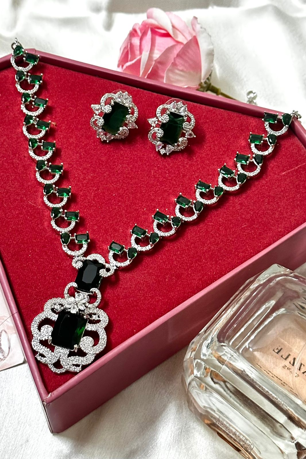 Bollywood Royal Emerald Green Queen Necklace Set - Libasaa.com