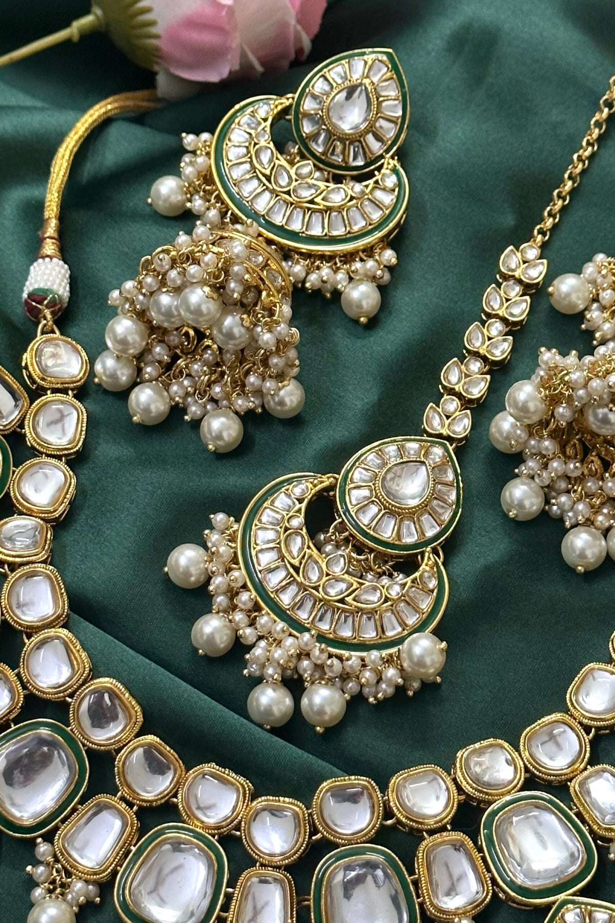 Royal Kundan pearl necklace earrings tikka, kundan necklace set, kundan jewelry set, kundan choker, pachi kundan set punjabi jewelry - Libasaa.com