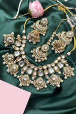 Royal Kundan pearl necklace earrings tikka, kundan necklace set, kundan jewelry set, kundan choker, pachi kundan set punjabi jewelry - Libasaa.com