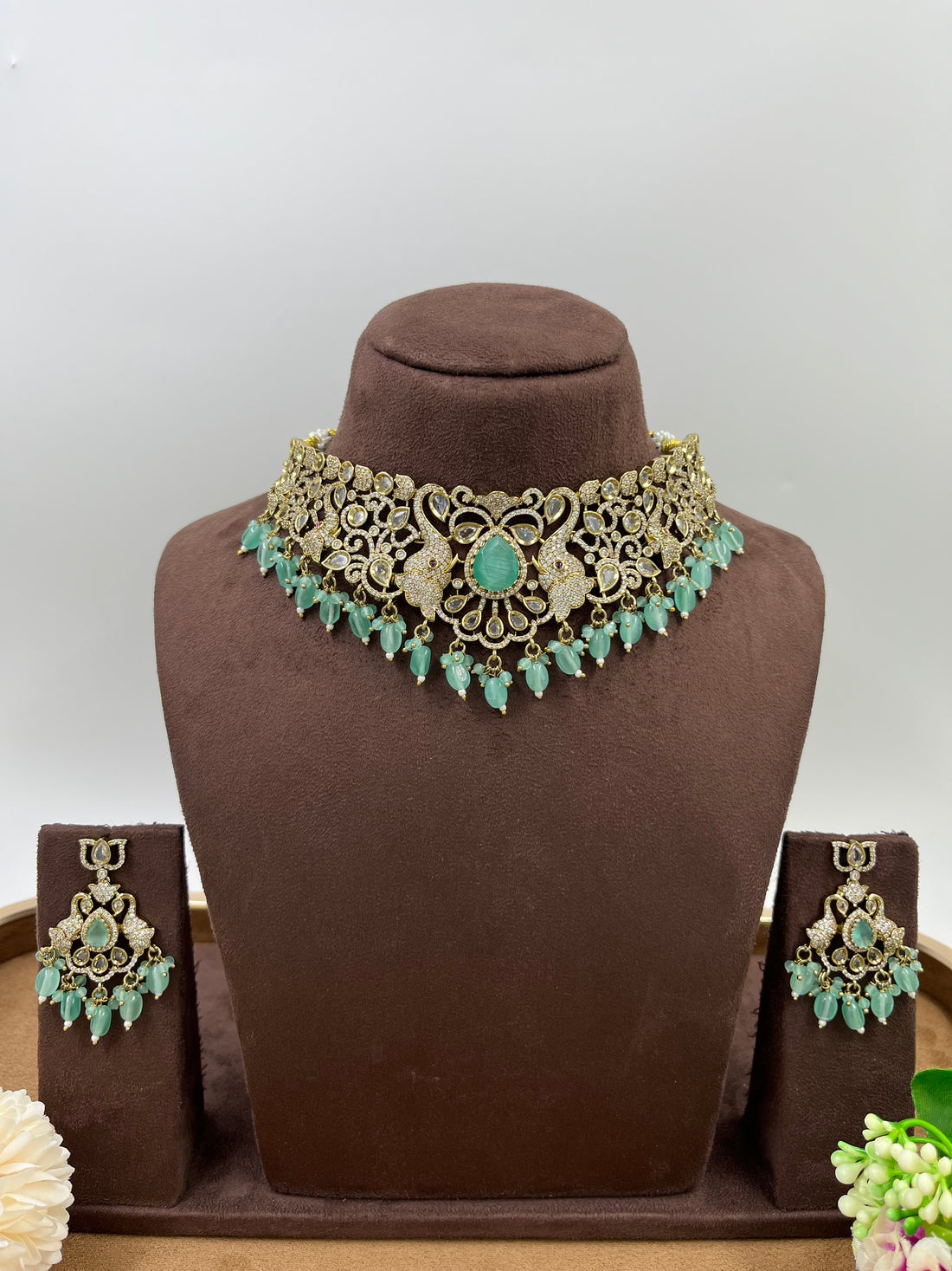 Victorian Inspired Emerald Green Stone Choker Necklace Set - Libasaa.com