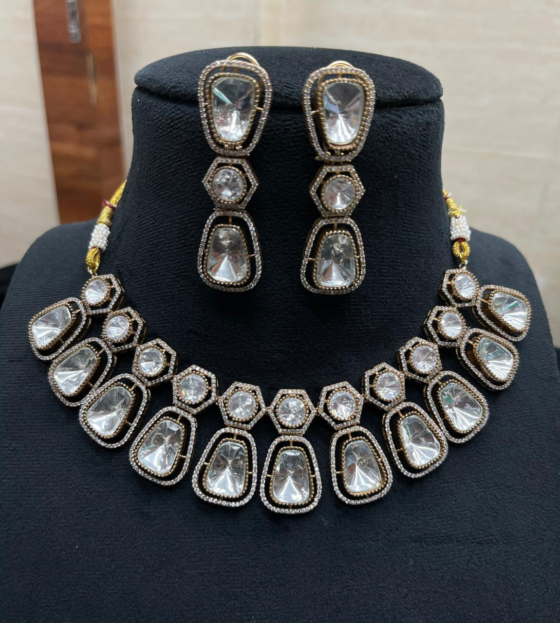 Silver Jaipuri Polki Choker Matching Earrings Set, Silver Polki Jewelry Set, Rajsthani Polki Choker Indian Jewelry Set, Bollywood Polki Choker Set, Celebrity Polki Choker Earrings Set, Wedding Jewelry - Libasaa.com