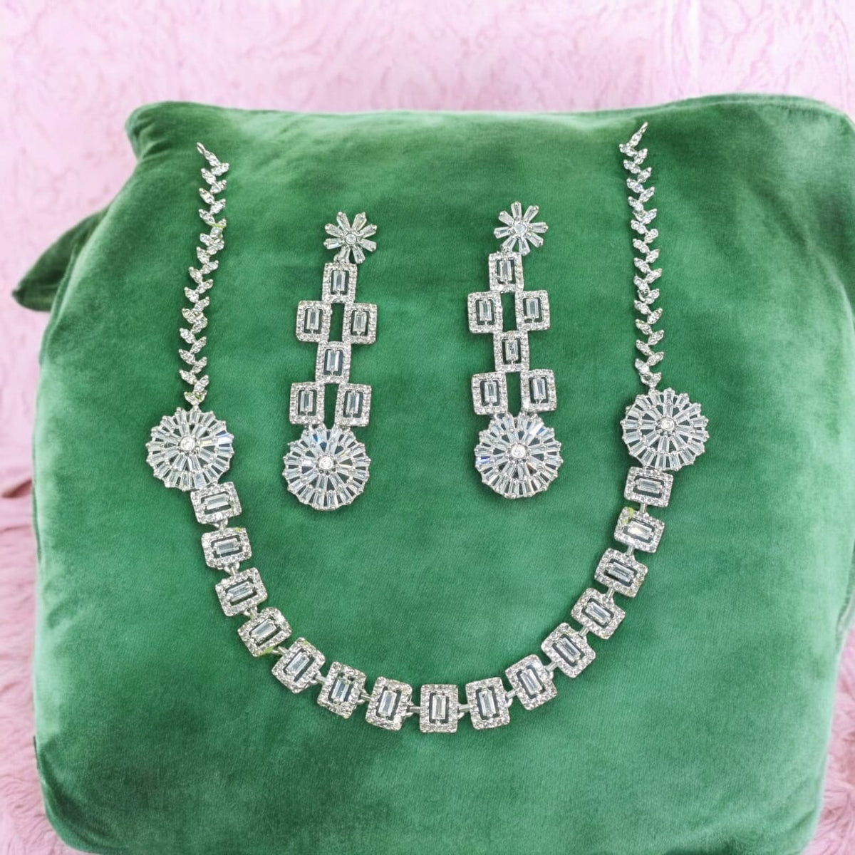 Glamorous Lahori Kundan Pearl Necklace Earrings Set, Pakistani Silver Pearl Necklace Set, Pakistani Kundan Jewelry Set, Kundan Jewelry Set - Libasaa.com