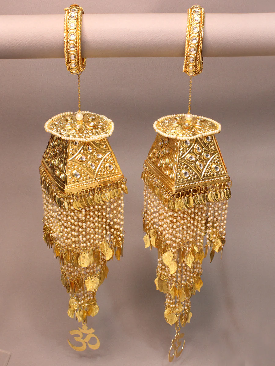 Exquisite Temple Gold Kaleere Indian Jewelry Set, Indian Temple Inspired Haathphool Set, Golden Traditional Kaleere Set, Pakistani Kaleere Set - Libasaa.com