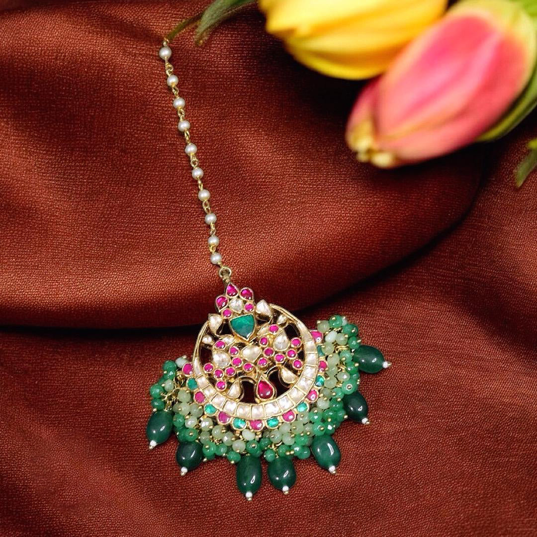 GREEN KUNDAN JADAU WORK MAANGTIKKA FOR WOMEN - Libasaa.com