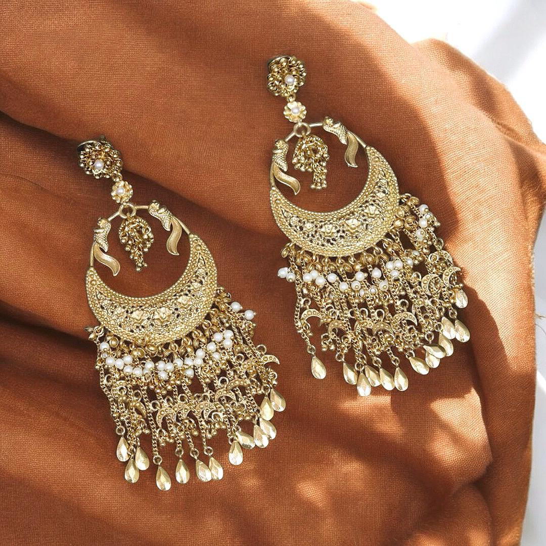 Kareena Kapoor Inspired Golden Ethnic Earrings Set - Libasaa.com
