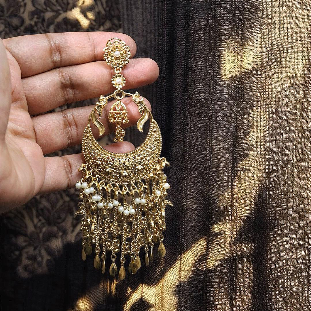 Kareena Kapoor Inspired Golden Ethnic Earrings Set - Libasaa.com