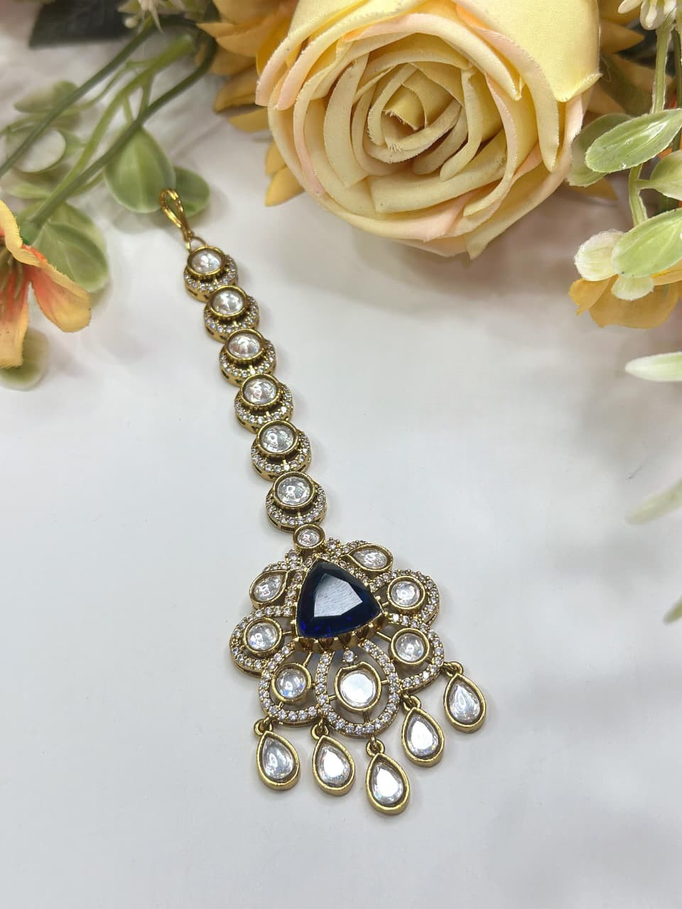 Royal Green Stone Kundan Maang Tikka | Indian Bridal & Festive Jewelry - Libasaa.com