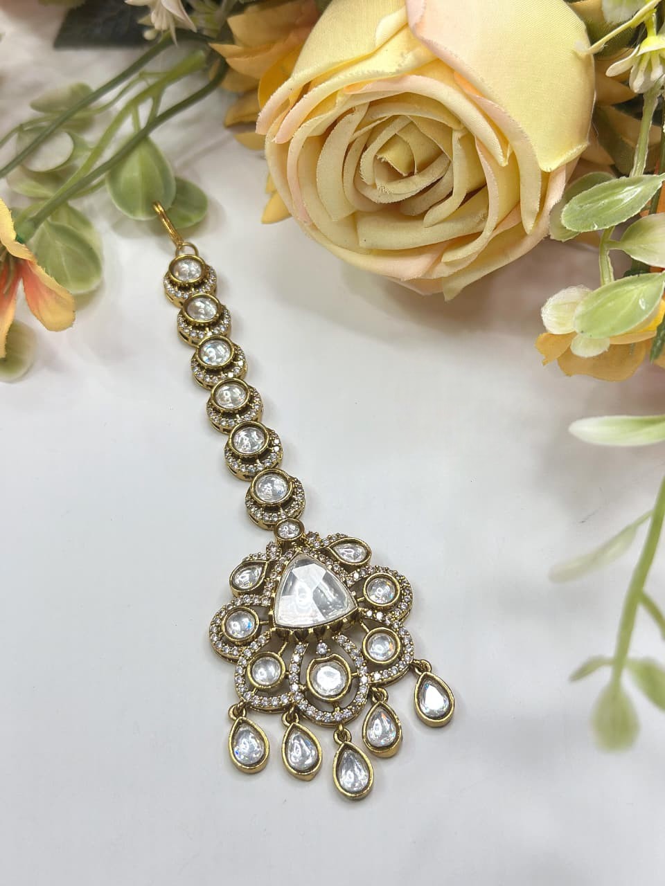 Royal Green Stone Kundan Maang Tikka | Indian Bridal & Festive Jewelry - Libasaa.com