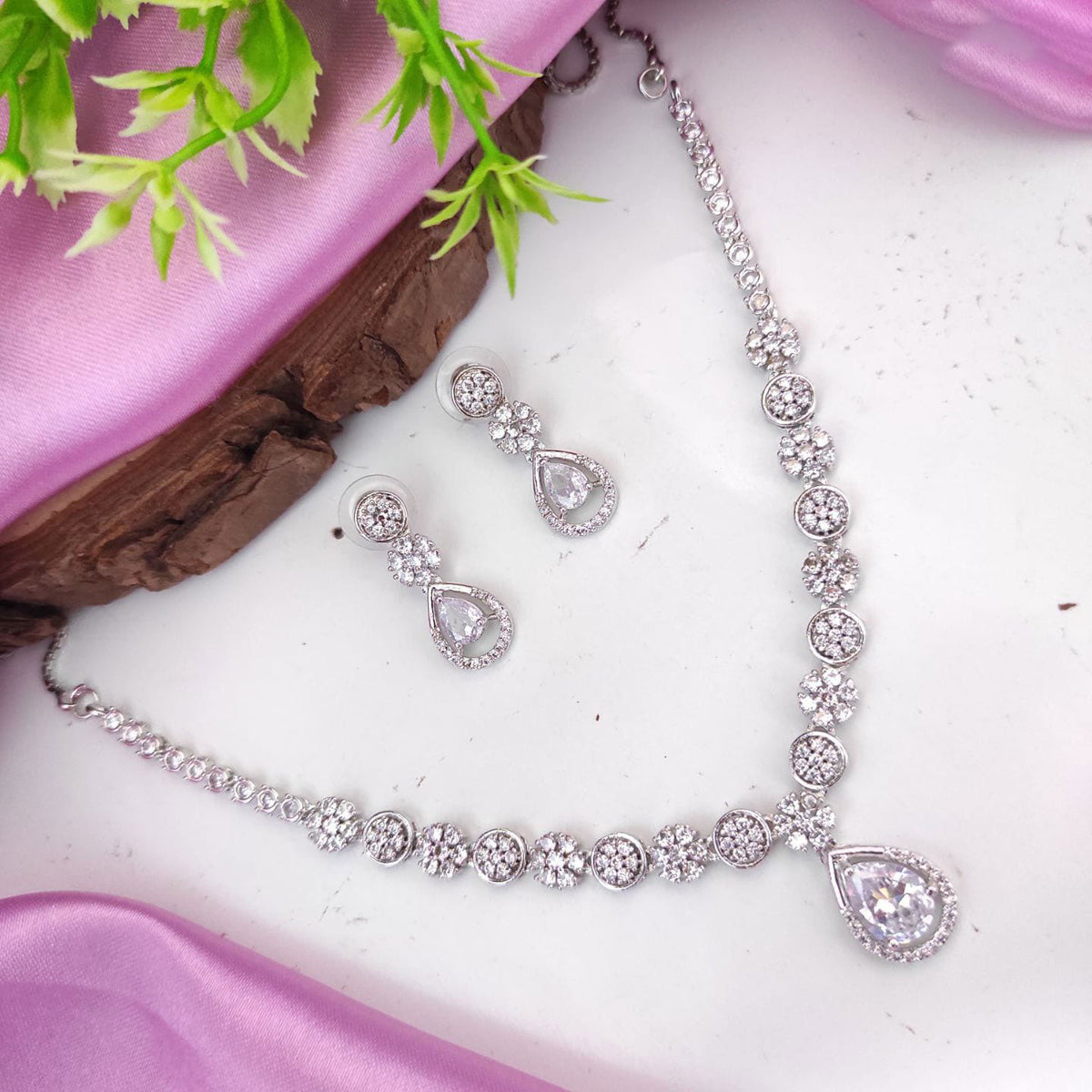 Kundan Necklace Earrings Sets Luxury and Tradition Together for Stunning Jewelry for women - Libasaa.com