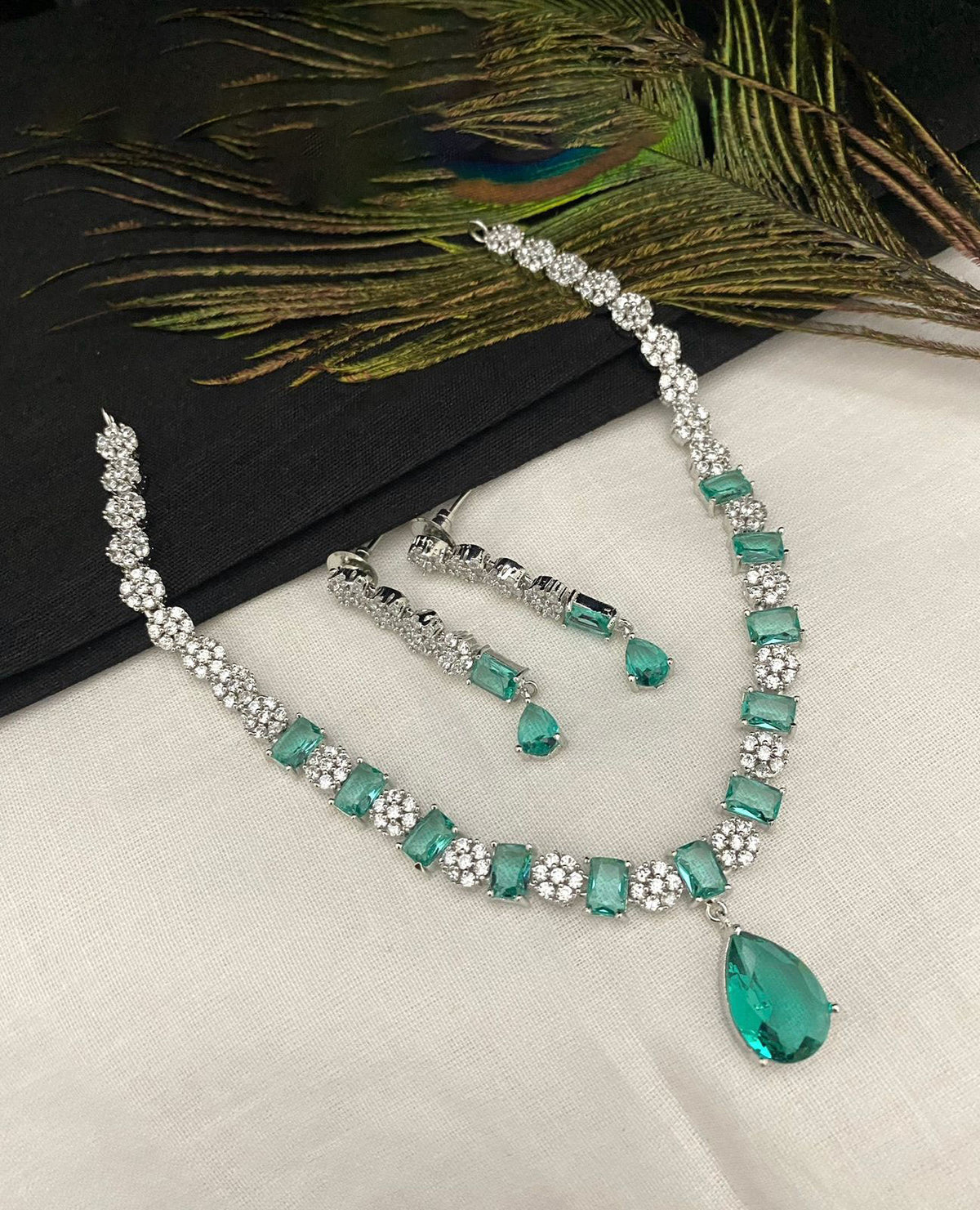 Luxury Pakistani Necklace Earrings Set Elegant and Exclusive for High Class Occasions for Girls - Libasaa.com