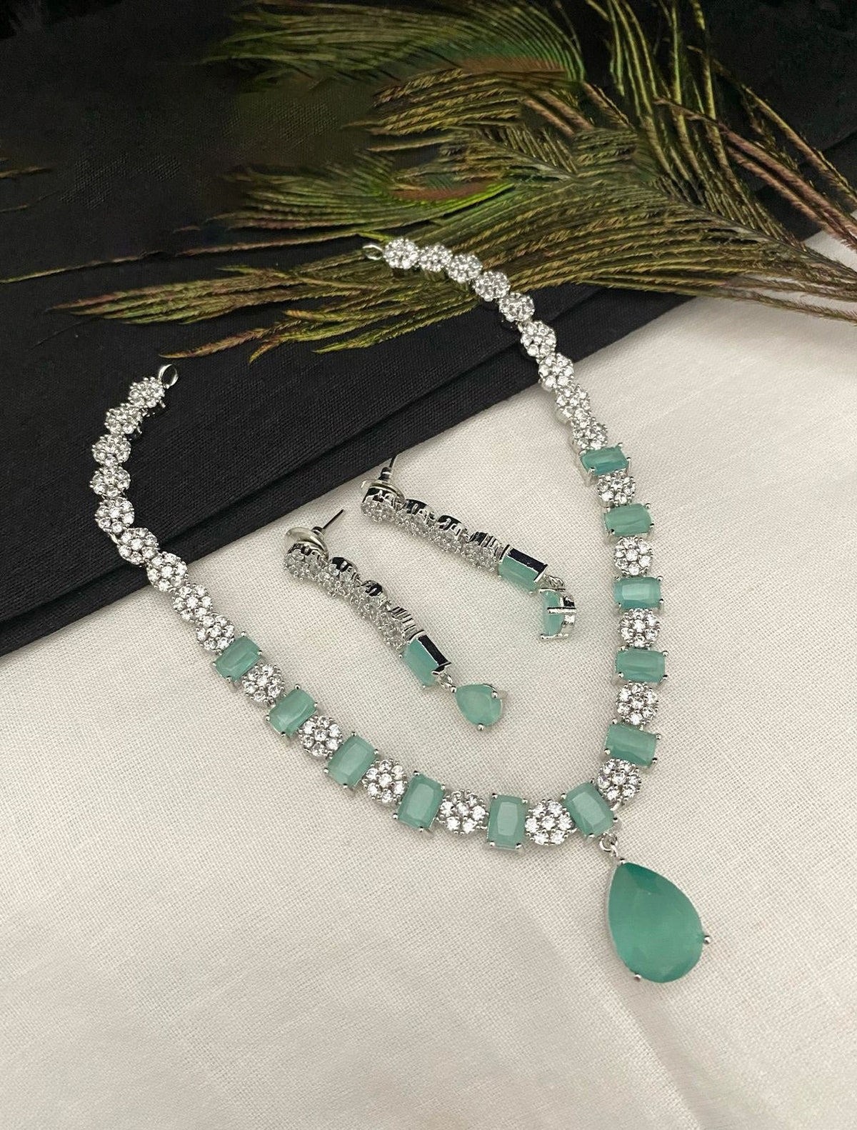 Luxury Pakistani Necklace Earrings Set Elegant and Exclusive for High Class Occasions for Girls - Libasaa.com