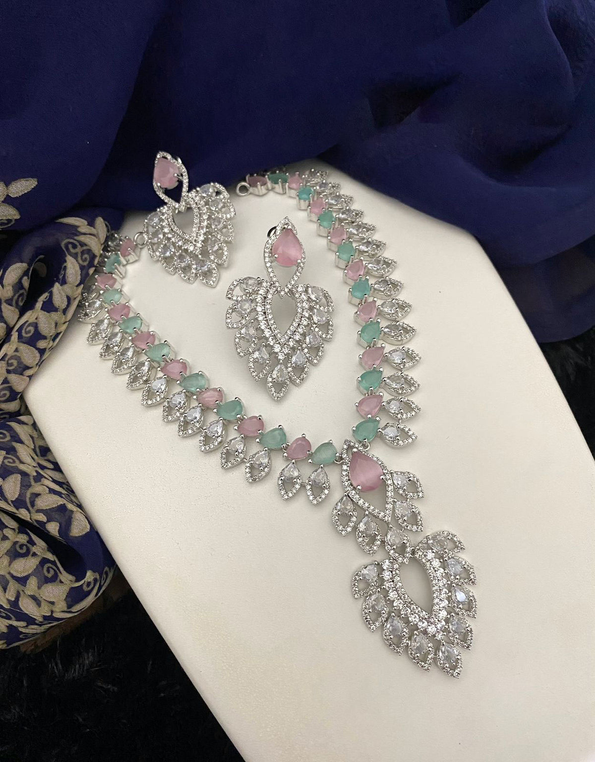 Teardrop Leafy Shapes And Pear Stone Necklace Earrings for Luxurious Appearance in Weddings and Special Occations - Libasaa.com