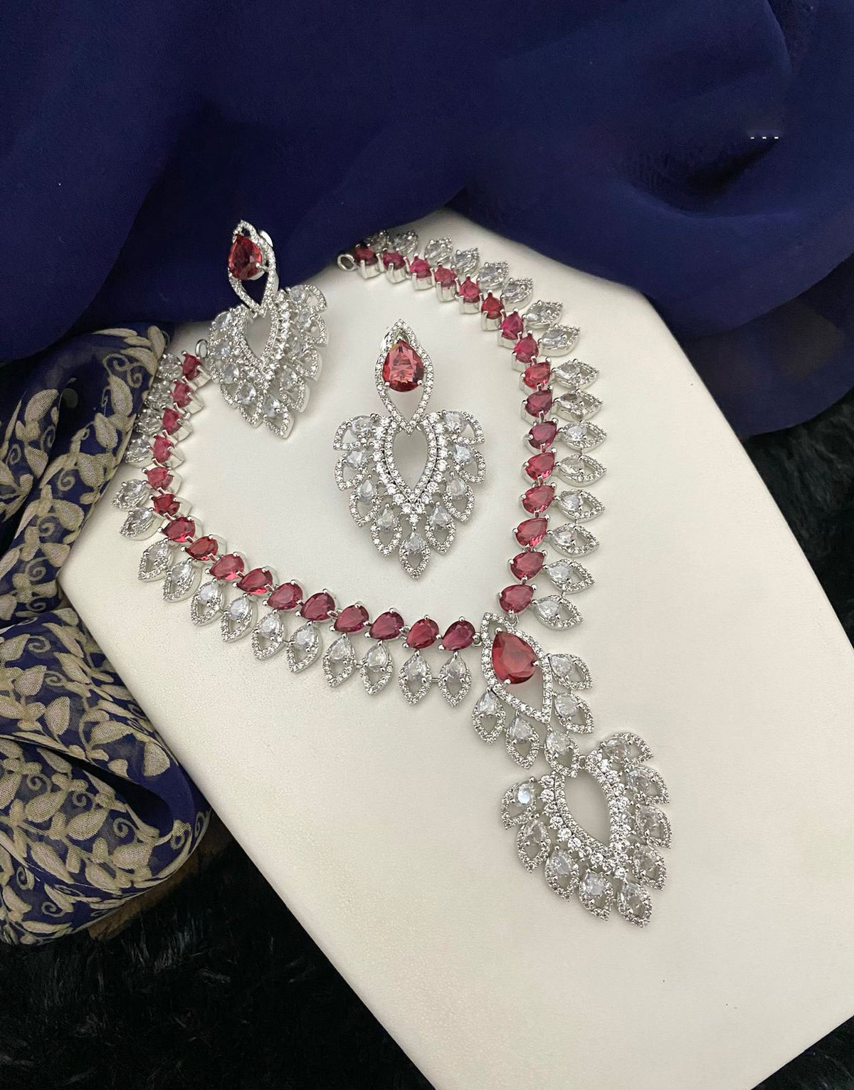 Teardrop Leafy Shapes And Pear Stone Necklace Earrings for Luxurious Appearance in Weddings and Special Occations - Libasaa.com