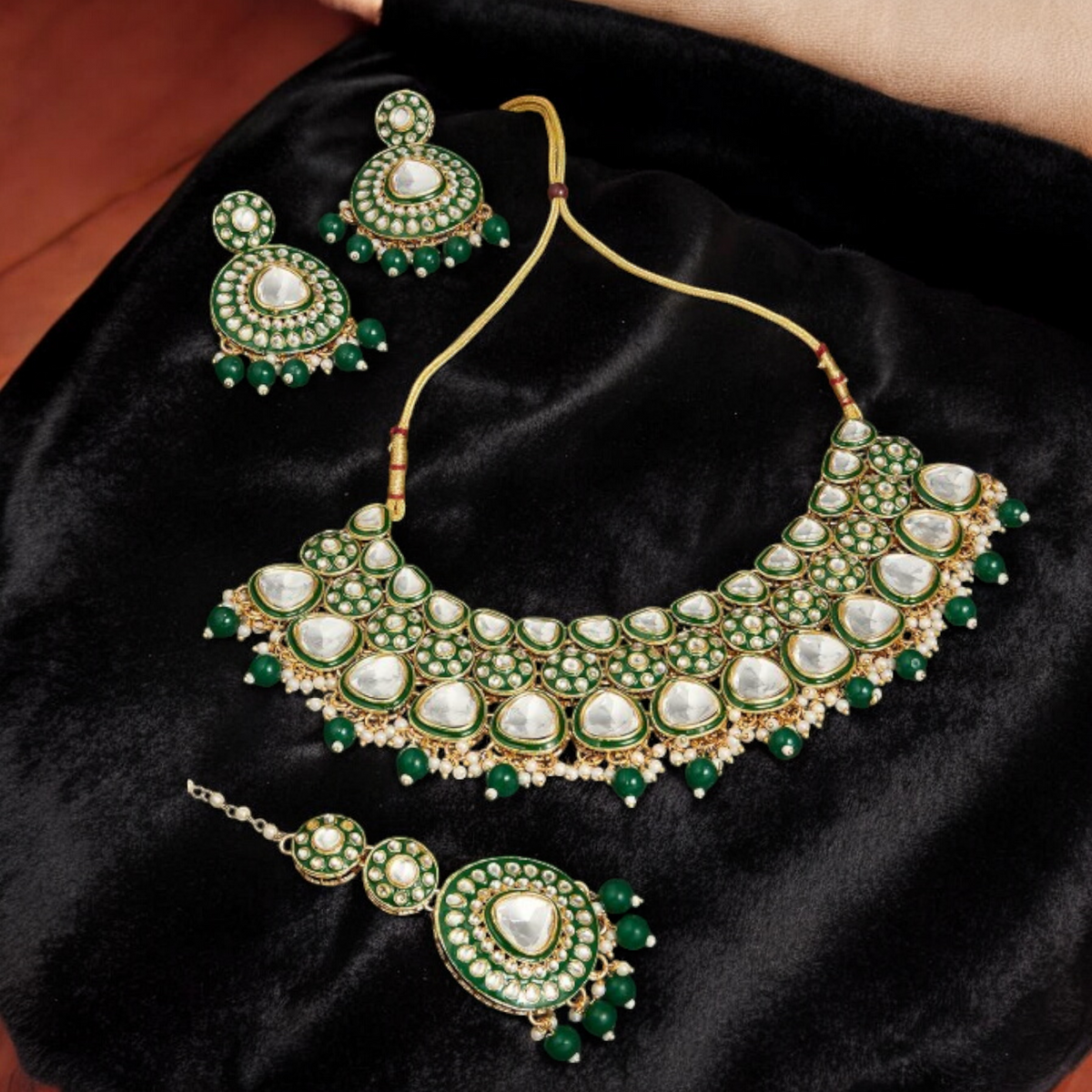 Pakistani Pearl Kundan Choker Chandbali Maantika Set, Choker Kundan Earrings Set, Earring choker Set, indian Mangtika set, Bridal Necklace Earring mangtika set, Bollywood Jewelry - Libasaa.com