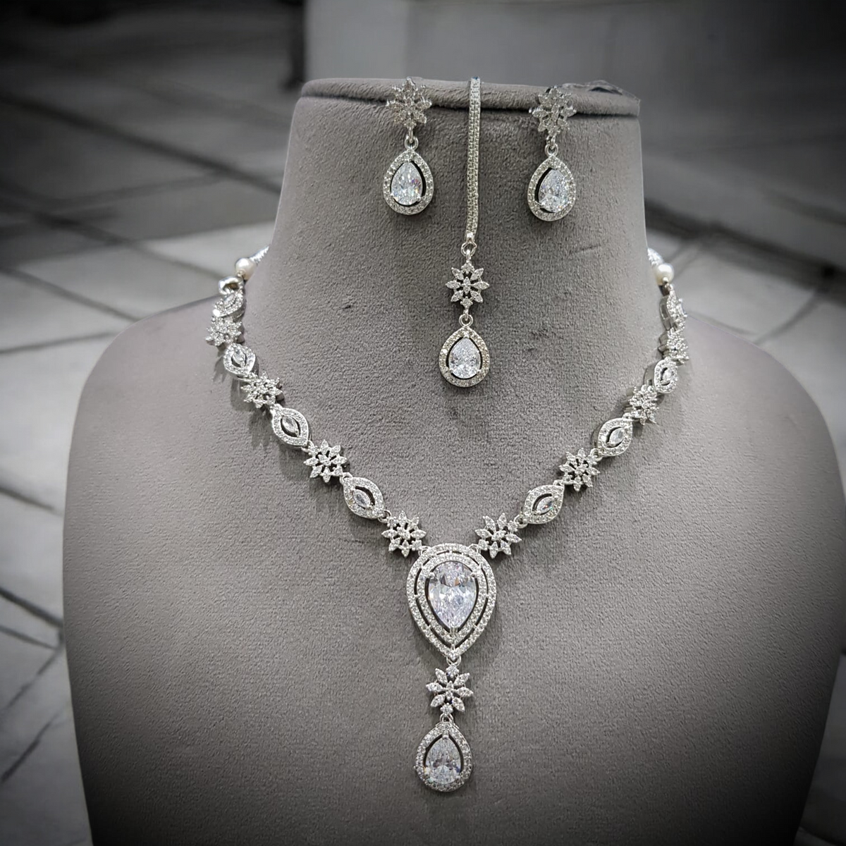 Bridal Wedding Necklace Maangtika Earring Set, Indian Jewelry Set, Bridal Necklace, Maangtika, Wedding Earrings, Bollywood Jewellery Set - Libasaa.com