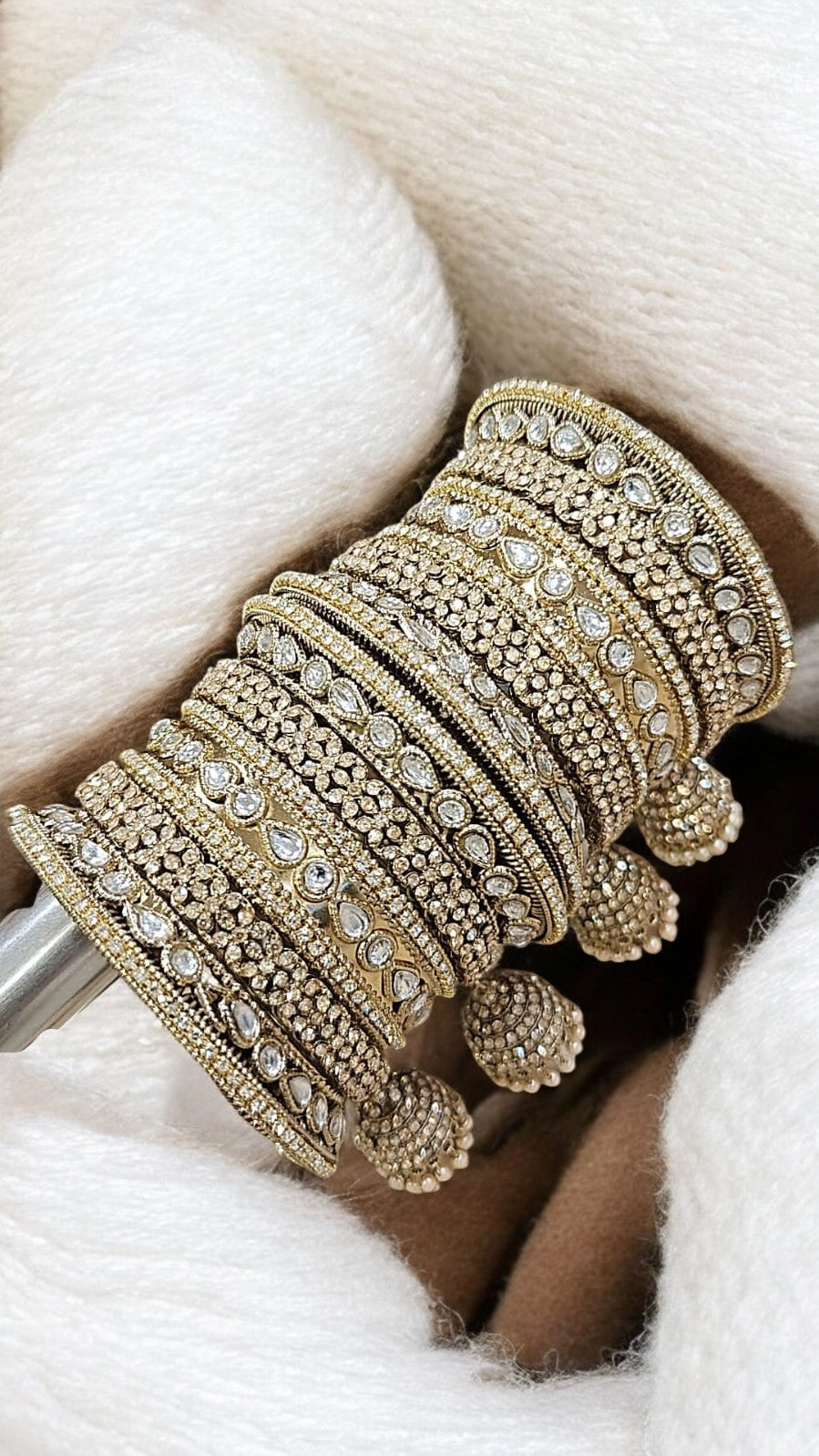 Traditional Kundan & Stone Bangles β Bridal & Party Wear Jewelry - Libasaa.com