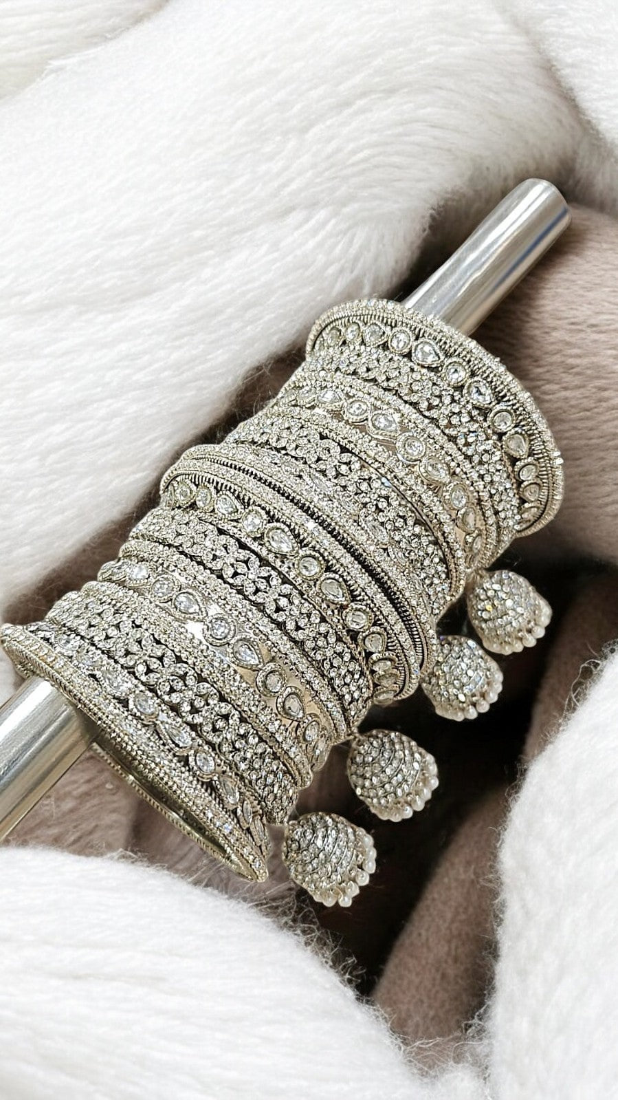 Traditional Kundan & Stone Bangles β Bridal & Party Wear Jewelry - Libasaa.com