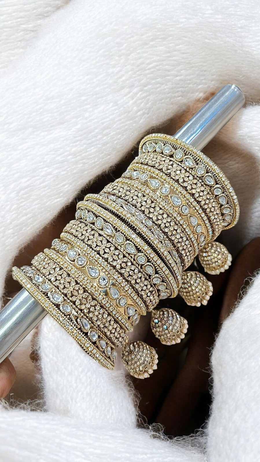 Traditional Kundan & Stone Bangles β Bridal & Party Wear Jewelry - Libasaa.com