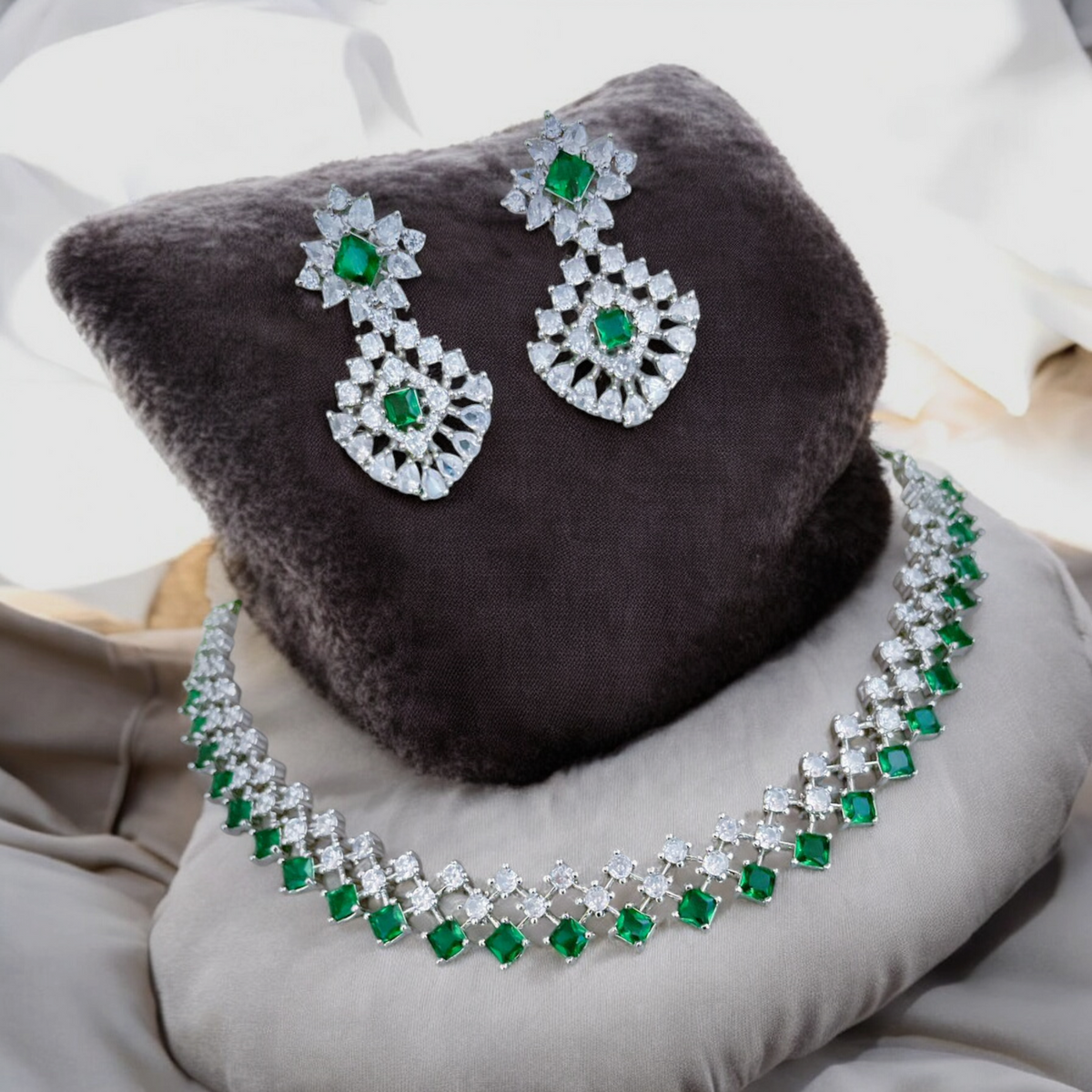 Chandelier choker earings Bollywood Jewelry, chandelier choker Set, Bridal Earrings, Pakistani Choker Bridal Jewelry, Pakistani Necklace - Libasaa.com