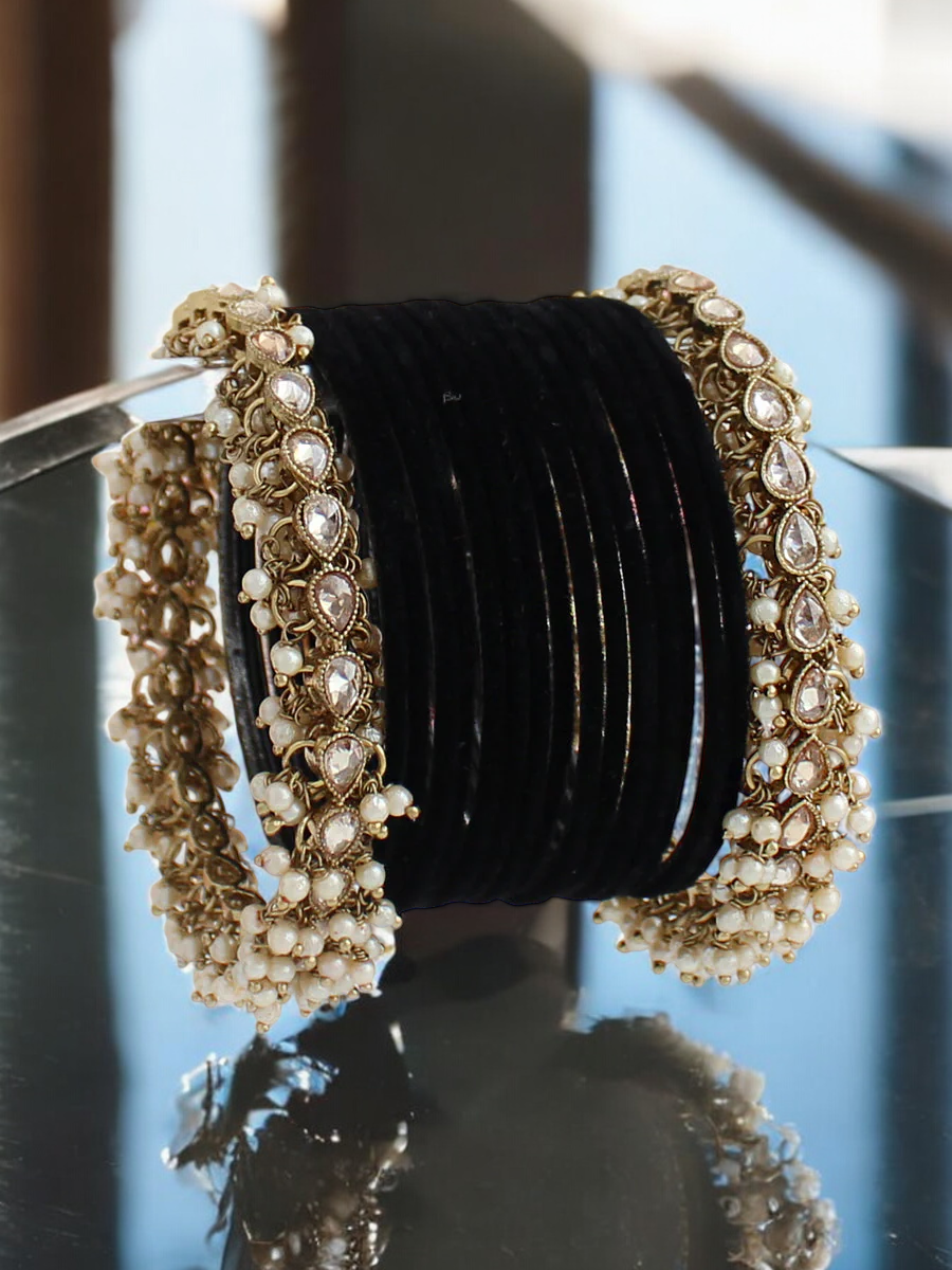 Pakistani Bridal Pearl Bangles Kundan Jewellery Set, Pakistani Wedding Pearl Bangles, Chura set, Bangles Set, Indian Jewellery Set, - Libasaa.com