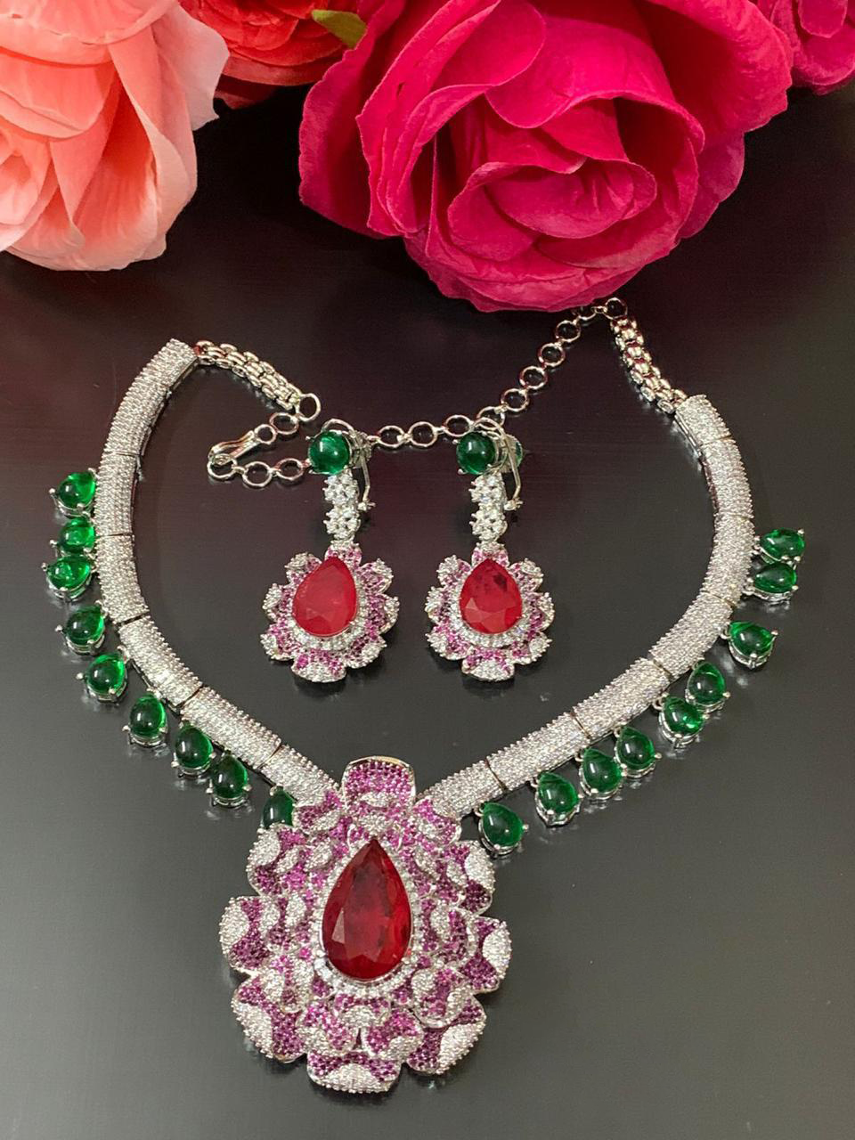 Malaika Arora Inspired Floral Polki Necklace Set, Indian Celebrity Polki Necklace Set, Malaika Arora Jewelry Set, Bollywood Polki Jewelry Set, Pakistani Polki Jewelry - Libasaa.com