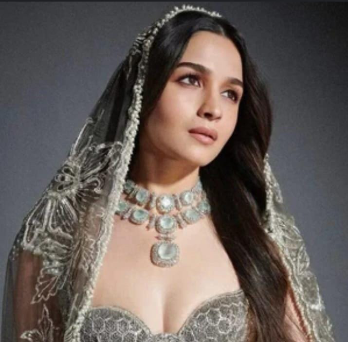 Alia Bhatt Inspired Polki Choker Earrings Mangtika Set - Libasaa.com