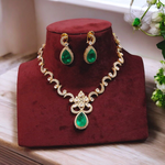 Elegant Emerald Green Teardrop Necklace Set, Indian Teardrop Necklace Set, Pakistani Polki Necklace Set, Indian Green Jewelry Set - Libasaa.com