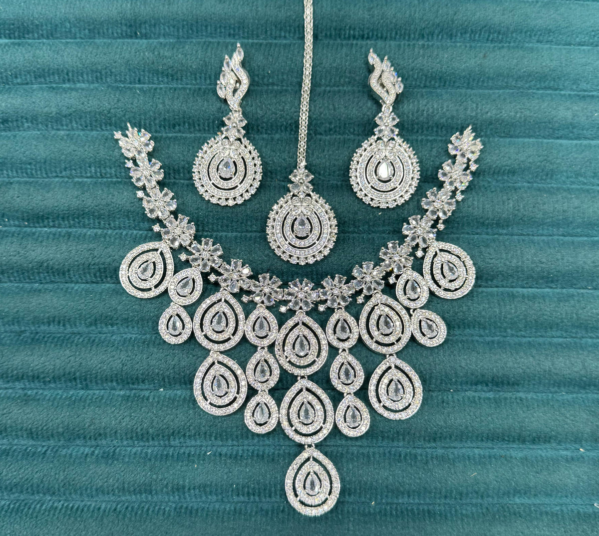 Wedding Teardrop Floral CZ Choker Earring Maangtikka Set For Women