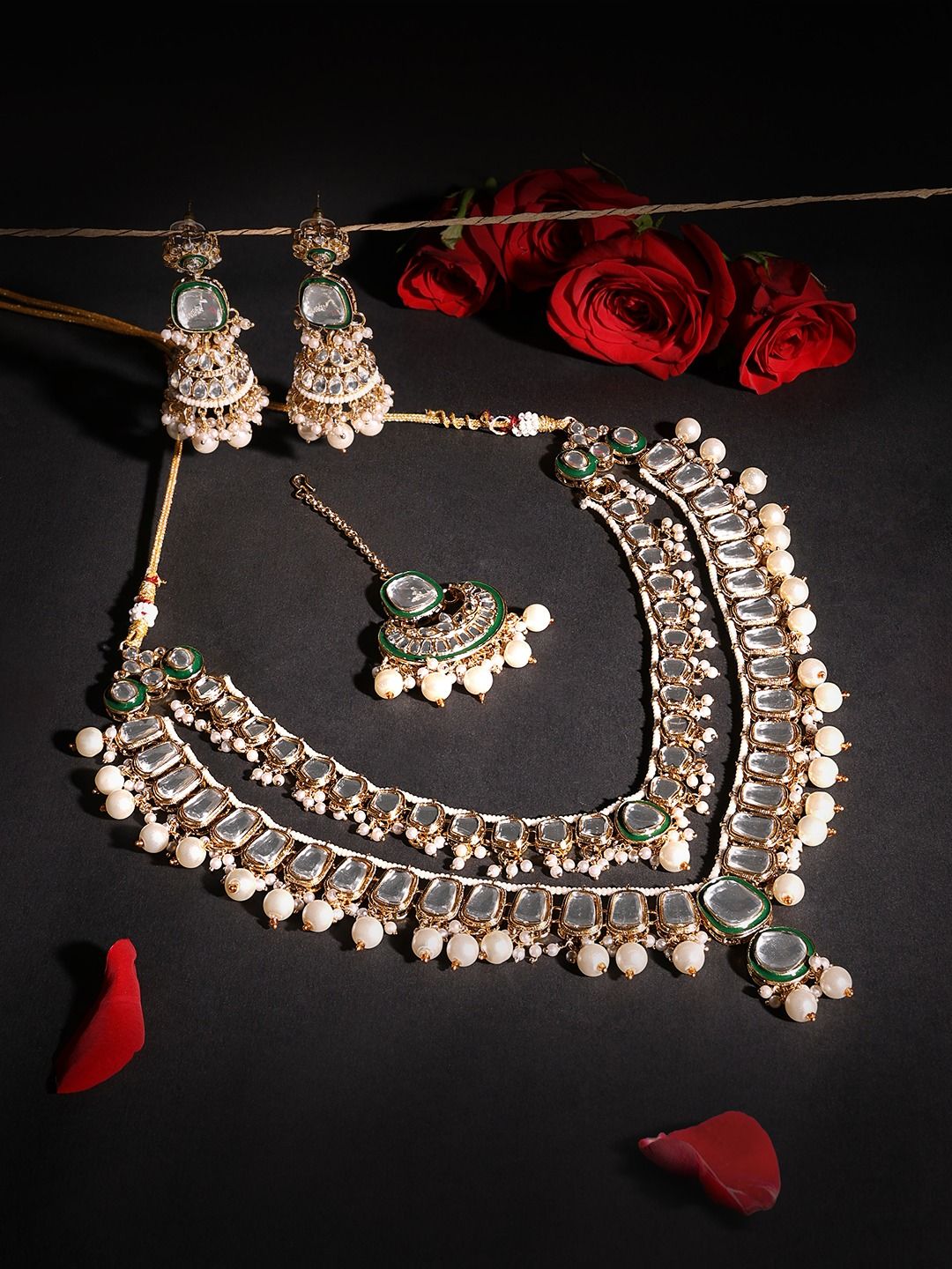 Gold Plated Kundan Studded & Pearls Beaded Jewellery Set