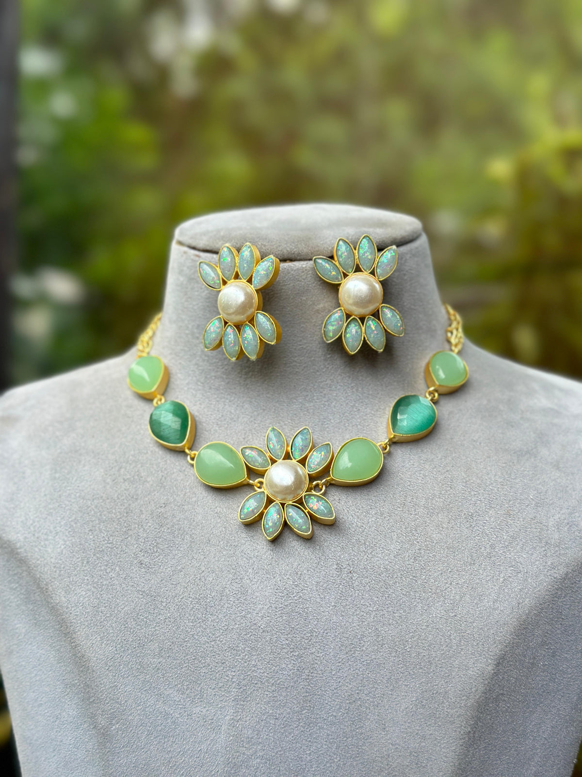 Luxury Kundan Necklace Earrings Sets for Stunning Looks and Timeless Glamour From India