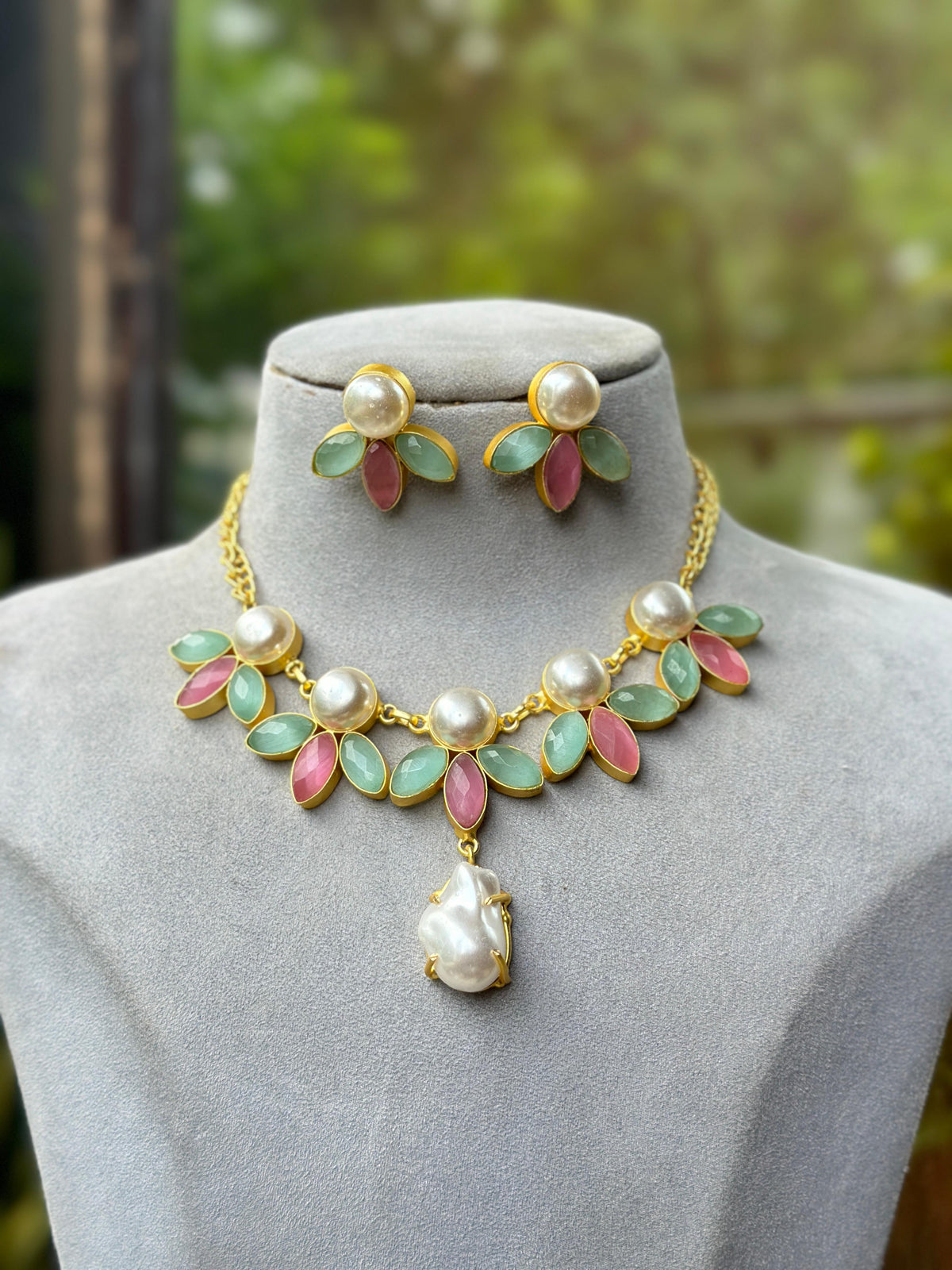 Premium Luxury Necklace Earrings Set for Sophisticated Tastes and High Profile Events