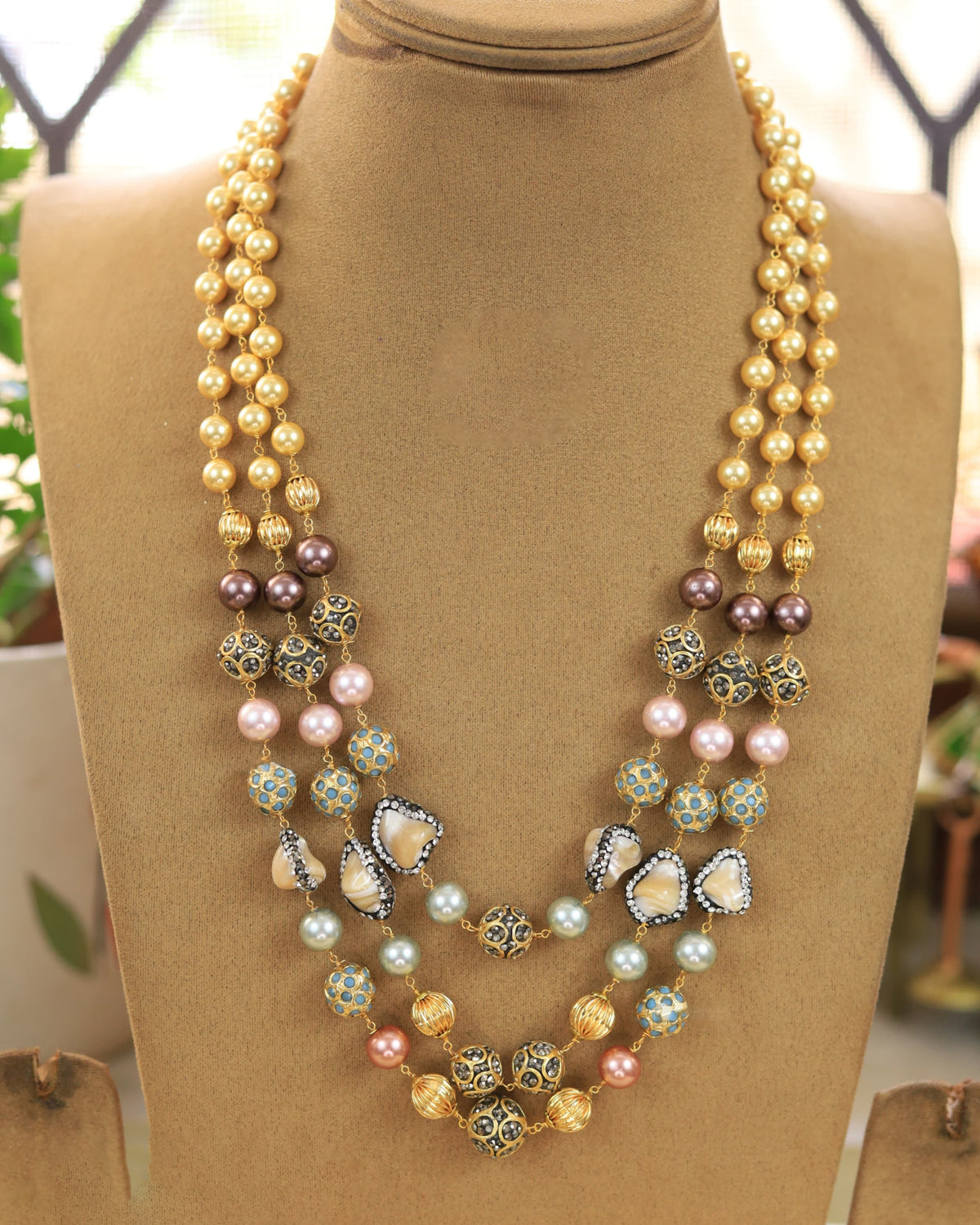 Layered Gold and Pearl Necklace With Intricate Detailing Ideal For Traditional And Festive Bridal Attire