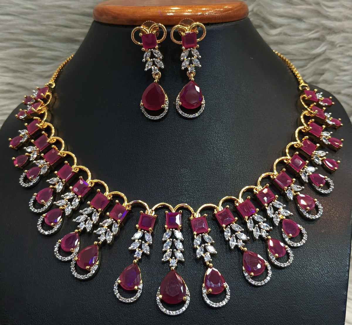 Oval Pear Shaped Indian Necklace Jewelry Set With American Diamond Works For Enhance And Style Up Bridal Look