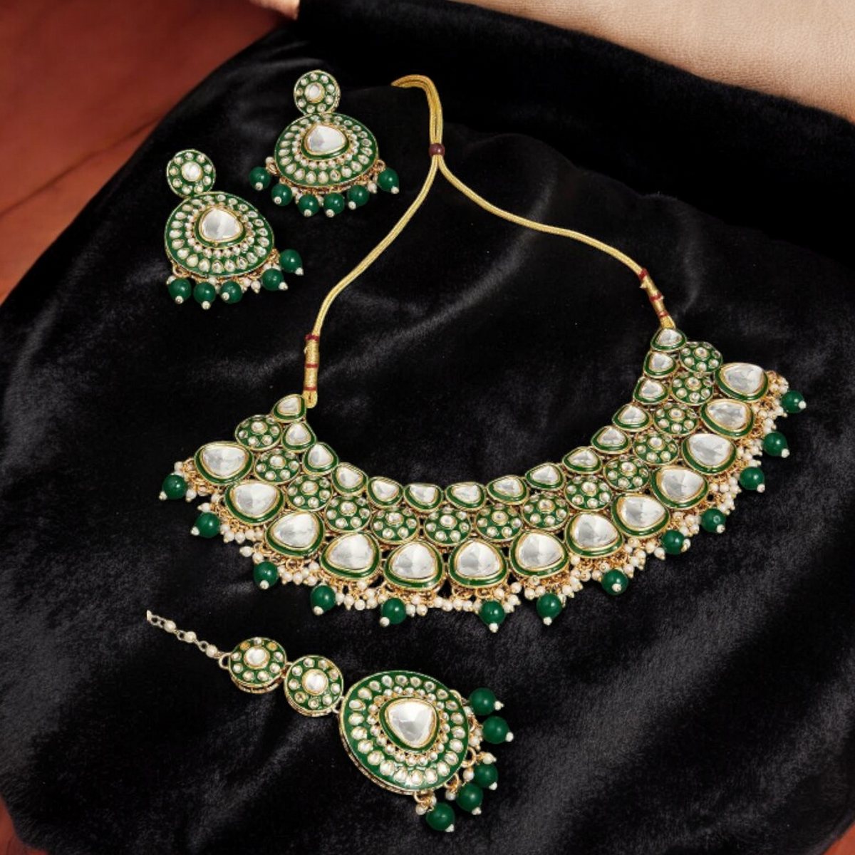 Pakistani Pearl Kundan Choker Chandbali Maantika Set, Choker Kundan Earrins Set, Earring choker Set, indian Mangtika set, Bridal Necklace Earring mangtika set, Bollywood Jewelry